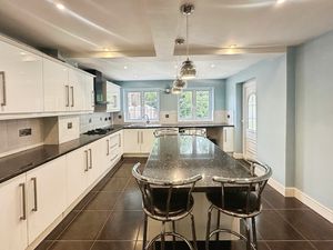 Dining Kitchen - click for photo gallery